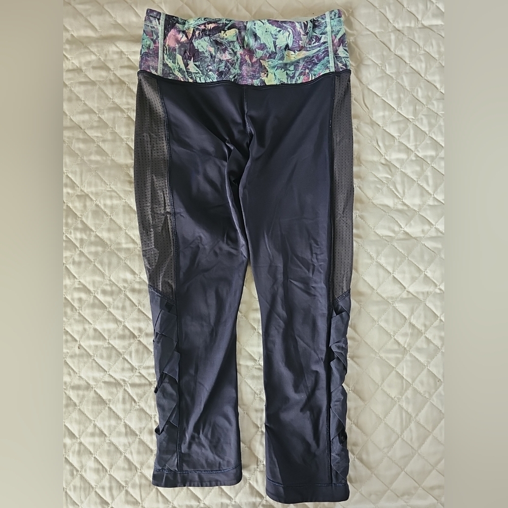 Lululemon Size 6 Var-City Crop Leggings Mesh Naval Blue / Iridescent Multi